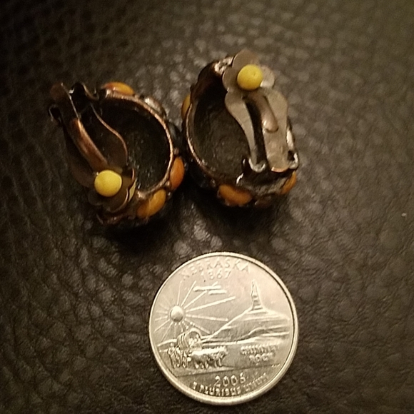 VTG clip on earrings - Picture 6 of 6